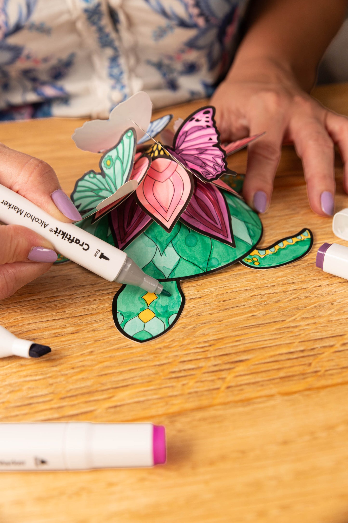 Grown-Up 3D Coloring Craft Kit Birds & Butterflies - 15 crafts, 10 dual-tip markers
