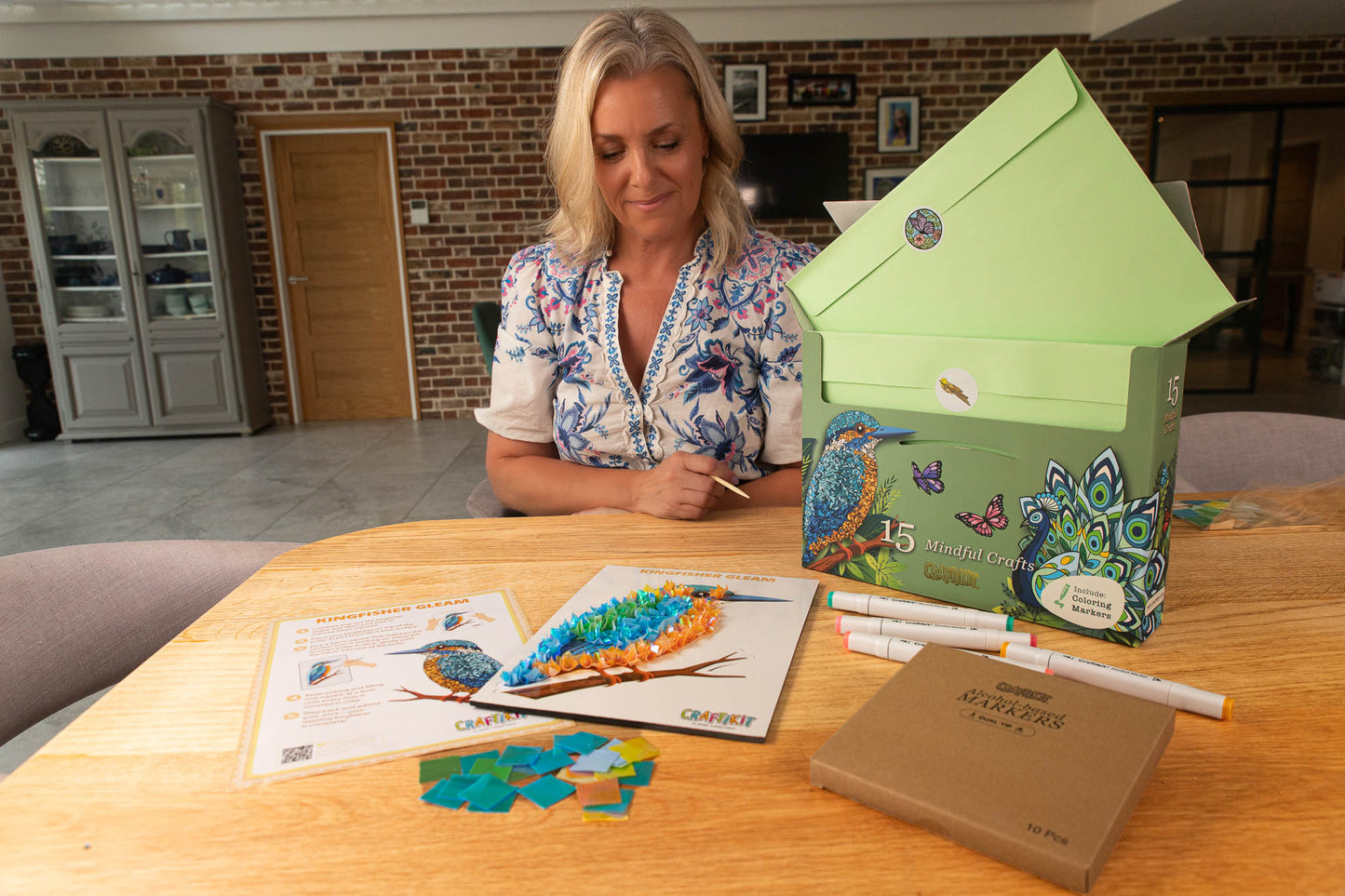 Grown-Up 3D Coloring Craft Kit Birds & Butterflies - 15 crafts, 10 dual-tip markers